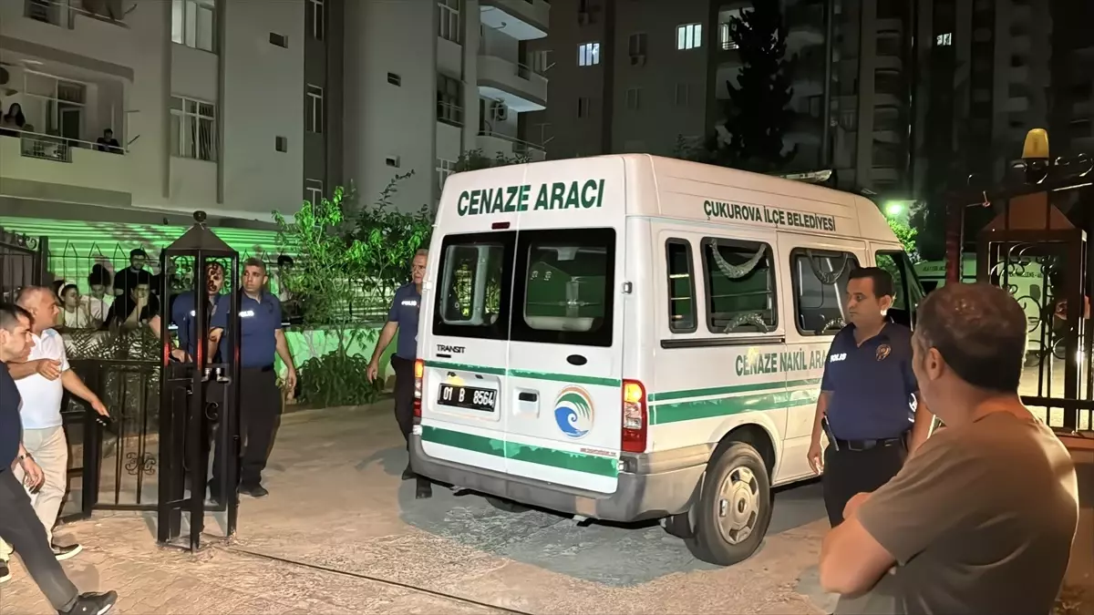 Adana\'da kan donduran olay! Önce eşi ve kızını sonra kendisini öldürdü