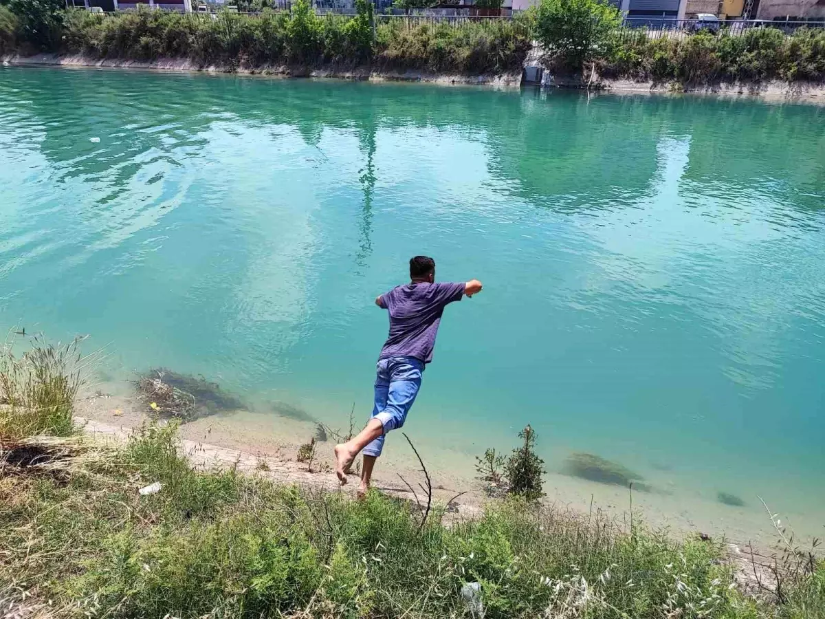 Adana\'da Gençlerin Kanal Keyfi