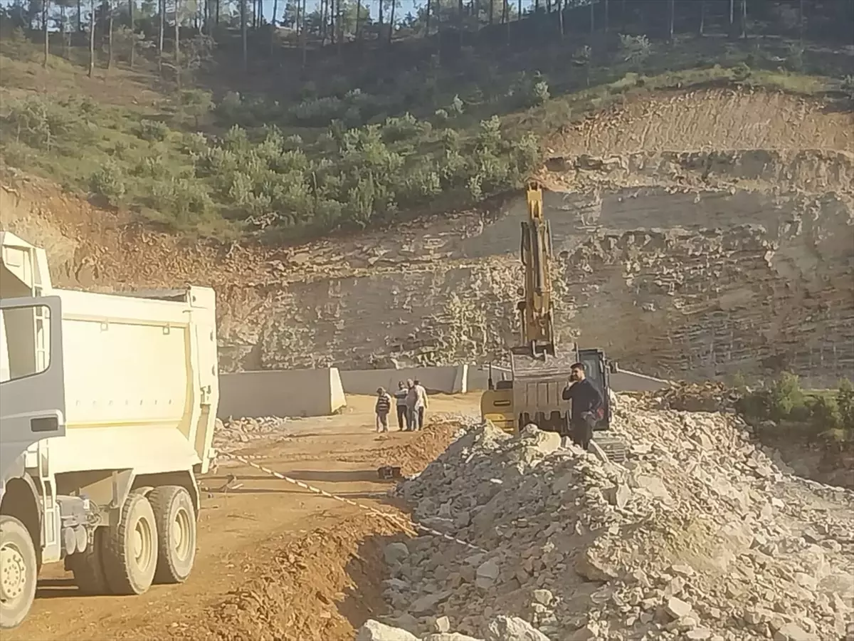 Adana\'da Gölet İnşaatında Göçük: Bir İşçi Hayatını Kaybetti
