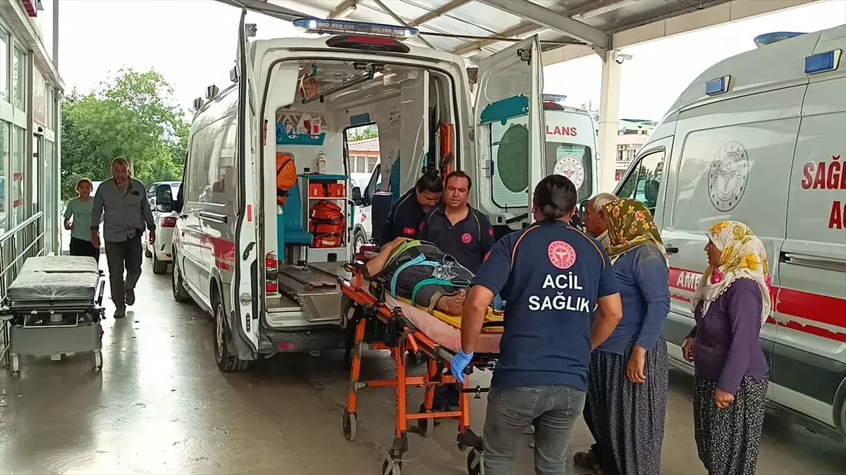 Kozan\'da Trafik Kazası: 4 Yaralı