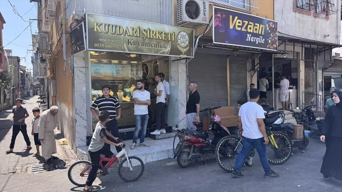 Adana\'da Kuyumcu Soygunu: 2 Yaralı, 1 Kg Altın Kaçırıldı