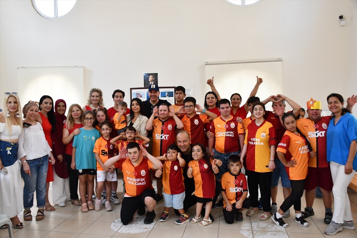 Özel Gereksinimli Çocuklardan Galatasaray Sergisi