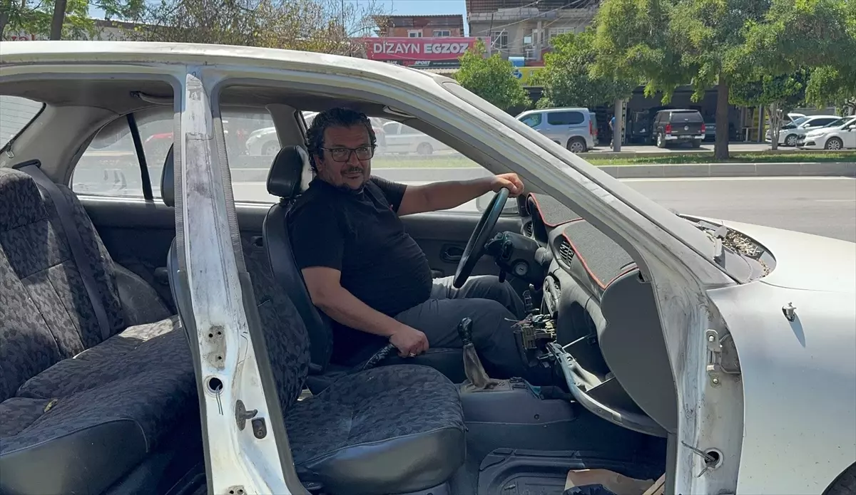 Otomobilin Kapıları Çalındı, Zanlı Tutuklandı