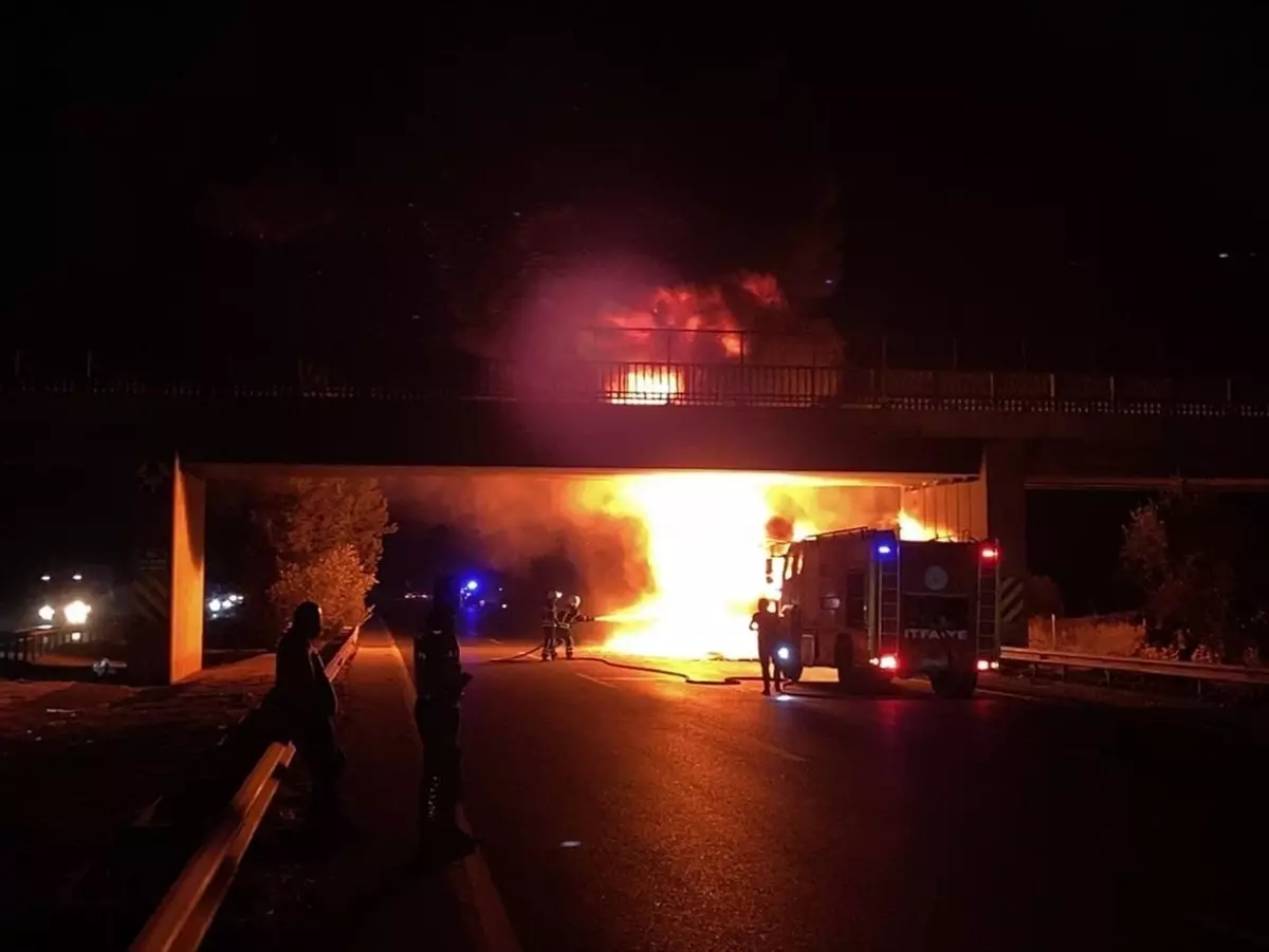 Adana\'da Tırda Yangın