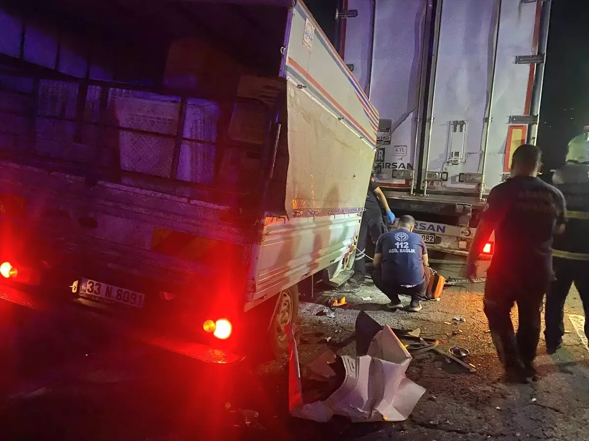 Pozantı\'da Kamyonet Kazası: Sürücü Hayatını Kaybetti