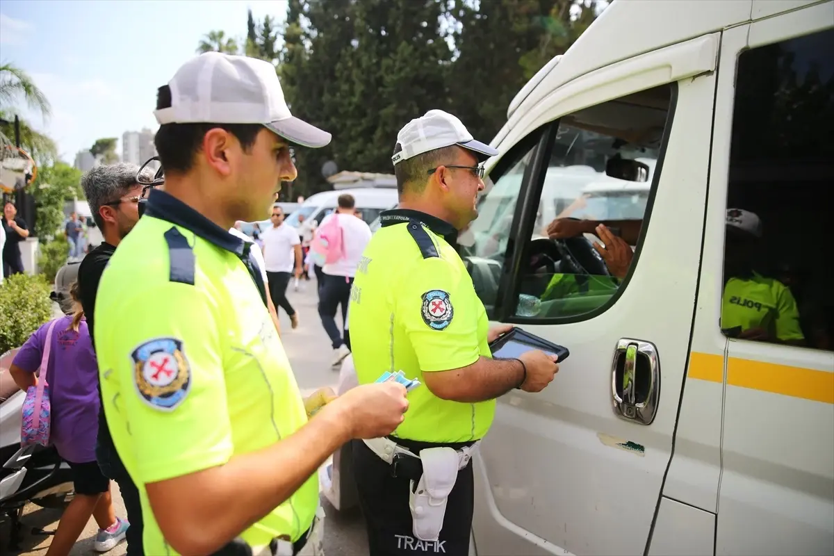 Adana\'da Öğrenci Servislerine Denetim