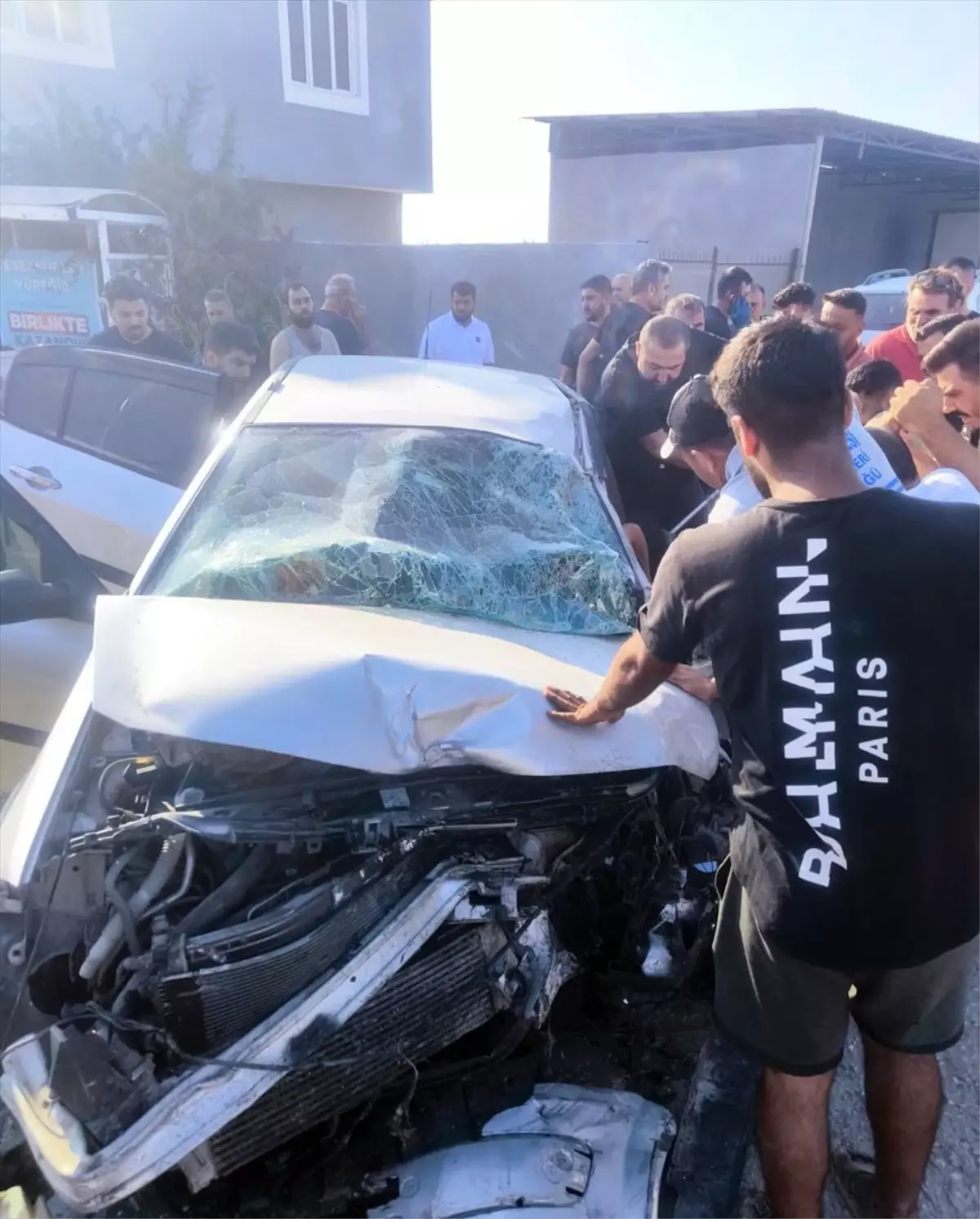 Adana\'da Traktörle Çarpışan Otomobilde 1 Ölü, 3 Yaralı