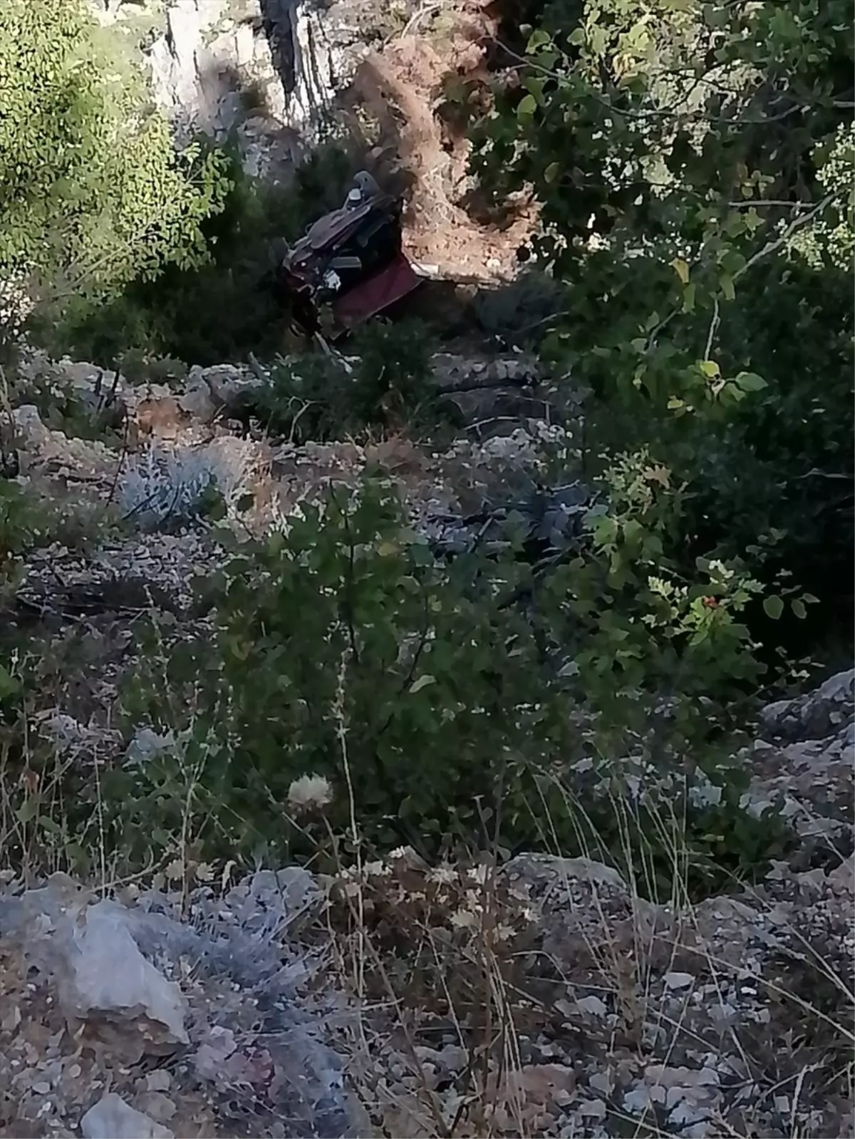 Adana\'da Uçurumdan Yuvarlanan Aracın Kazası: 2 Ölü