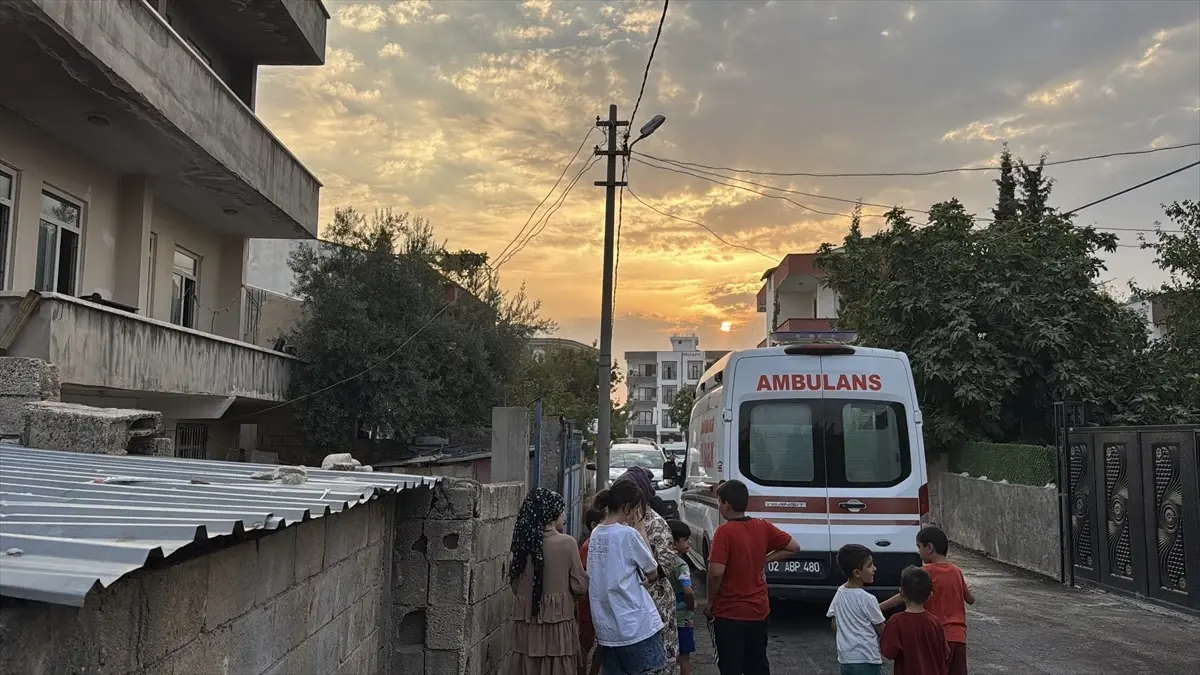 Adıyaman\'da Damdan Düşen Kişi Ağır Yaralandı