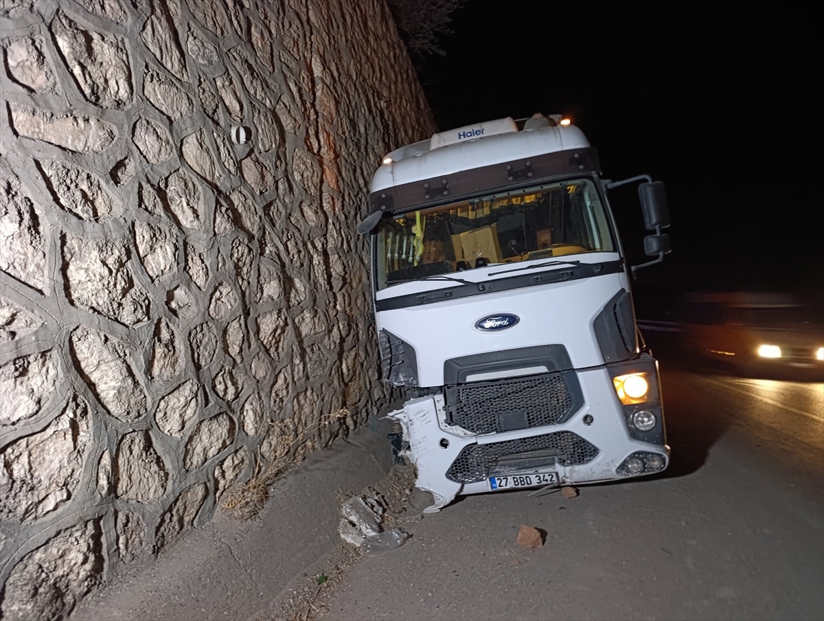 Adıyaman\'da Feci Kaza: 1 Ölü, 2 Yaralı