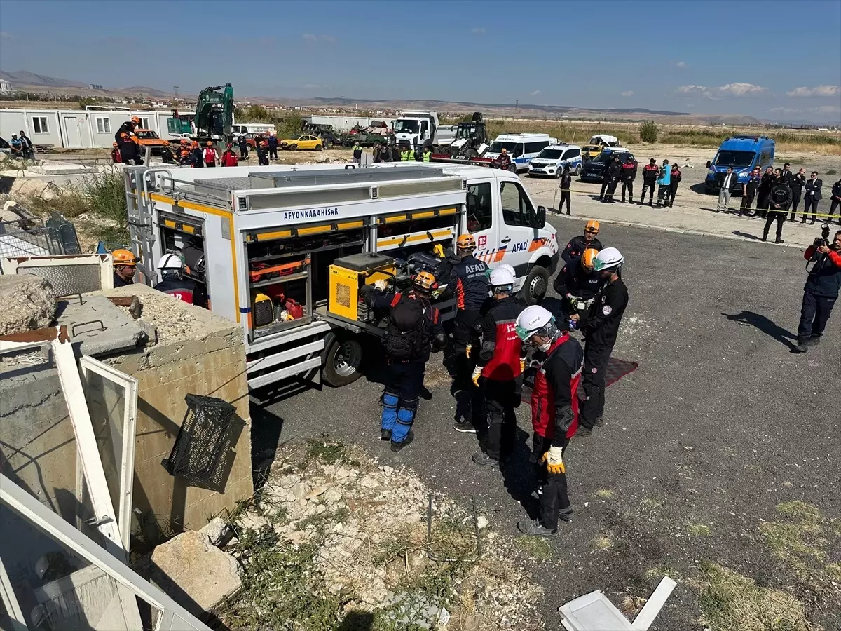Afyonkarahisar\'da Deprem Tatbikatı Yapıldı