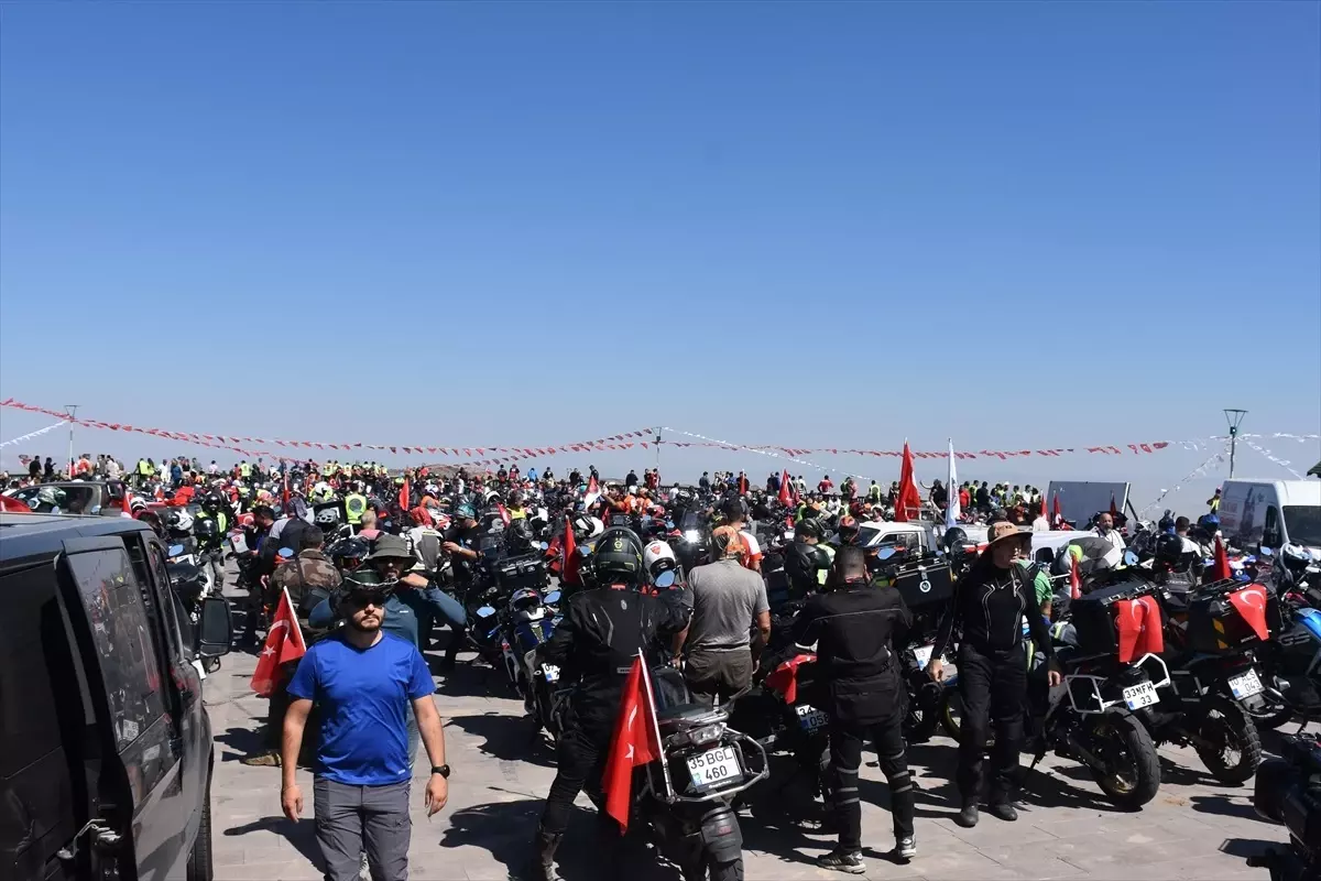 Afyonkarahisar\'da bin motosiklet gönüllüsü "Süvarinin izinden" etkinliği için buluştu