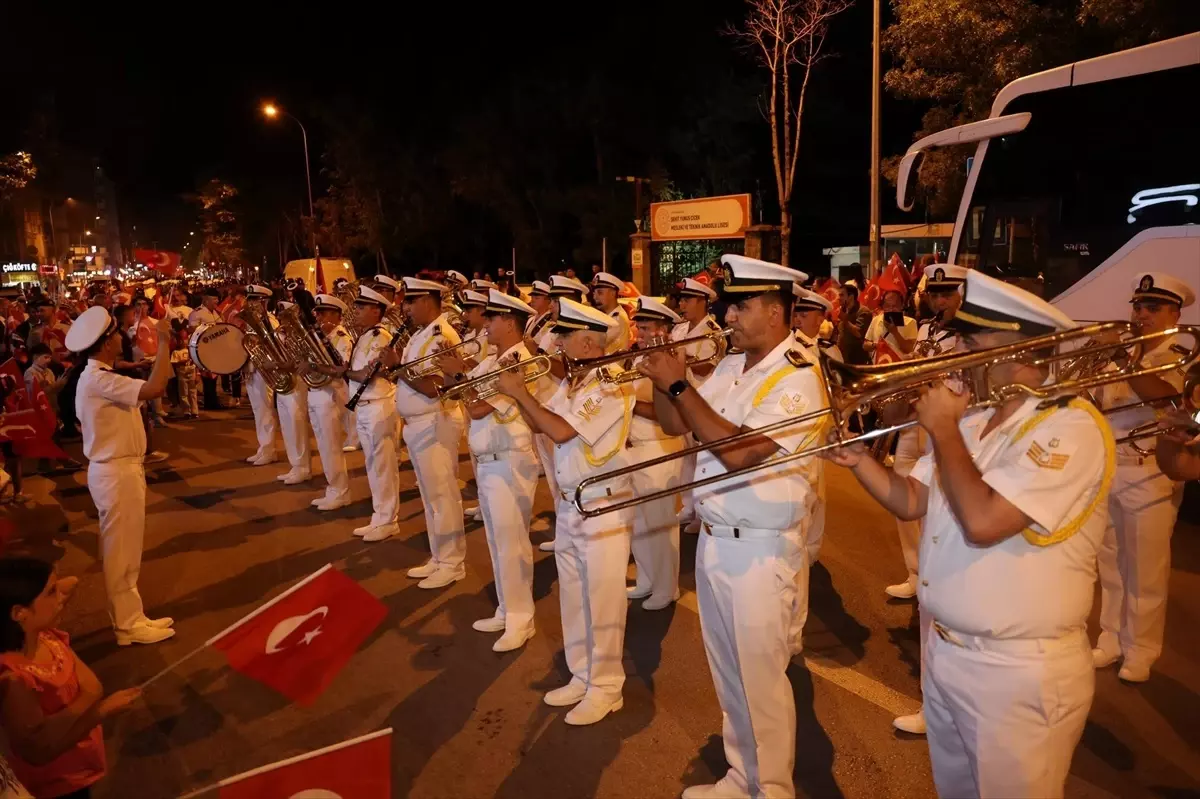 Afyonkarahisar\'da Zafer Bayramı Fener Alayı