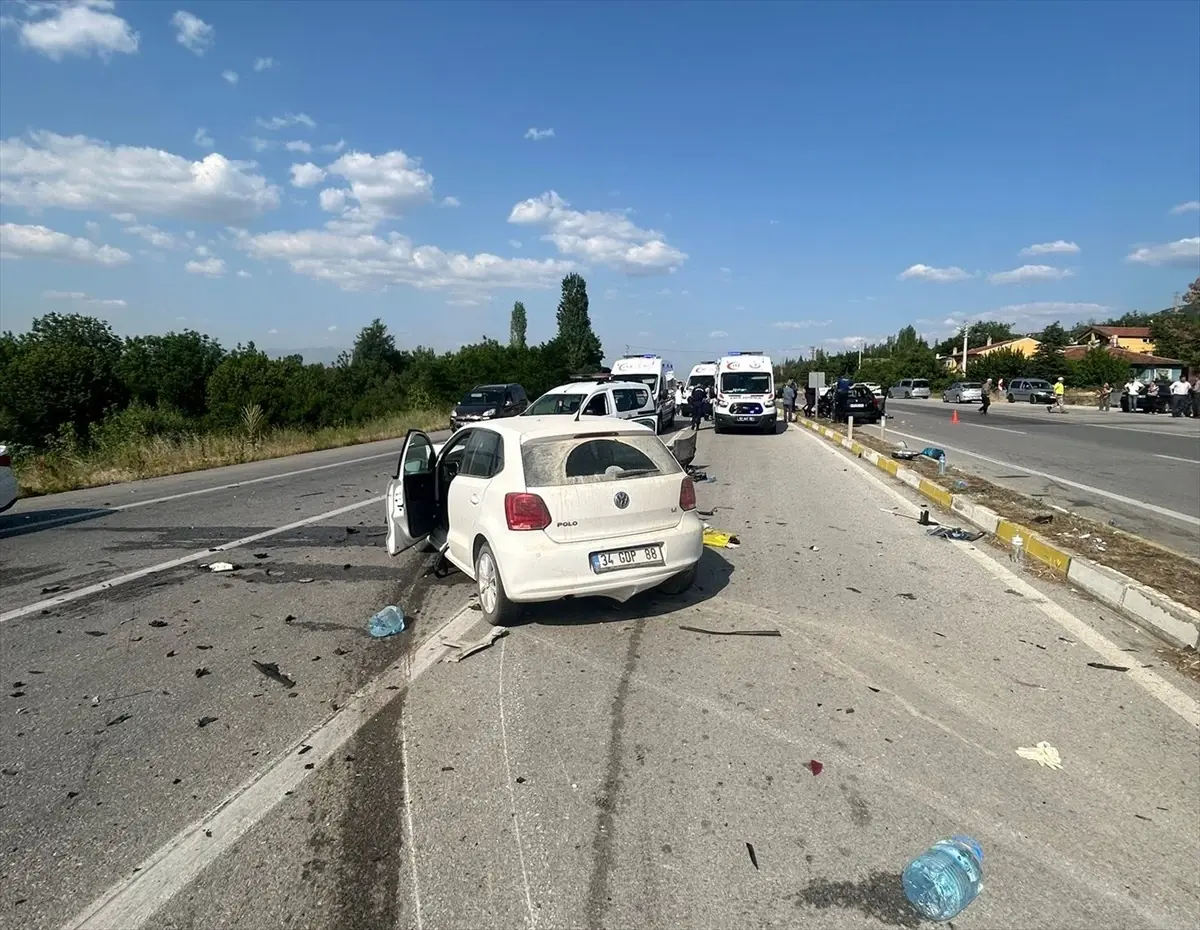 Afyonkarahisar\'da Trafik Kazası: 1 Ölü, 3 Yaralı