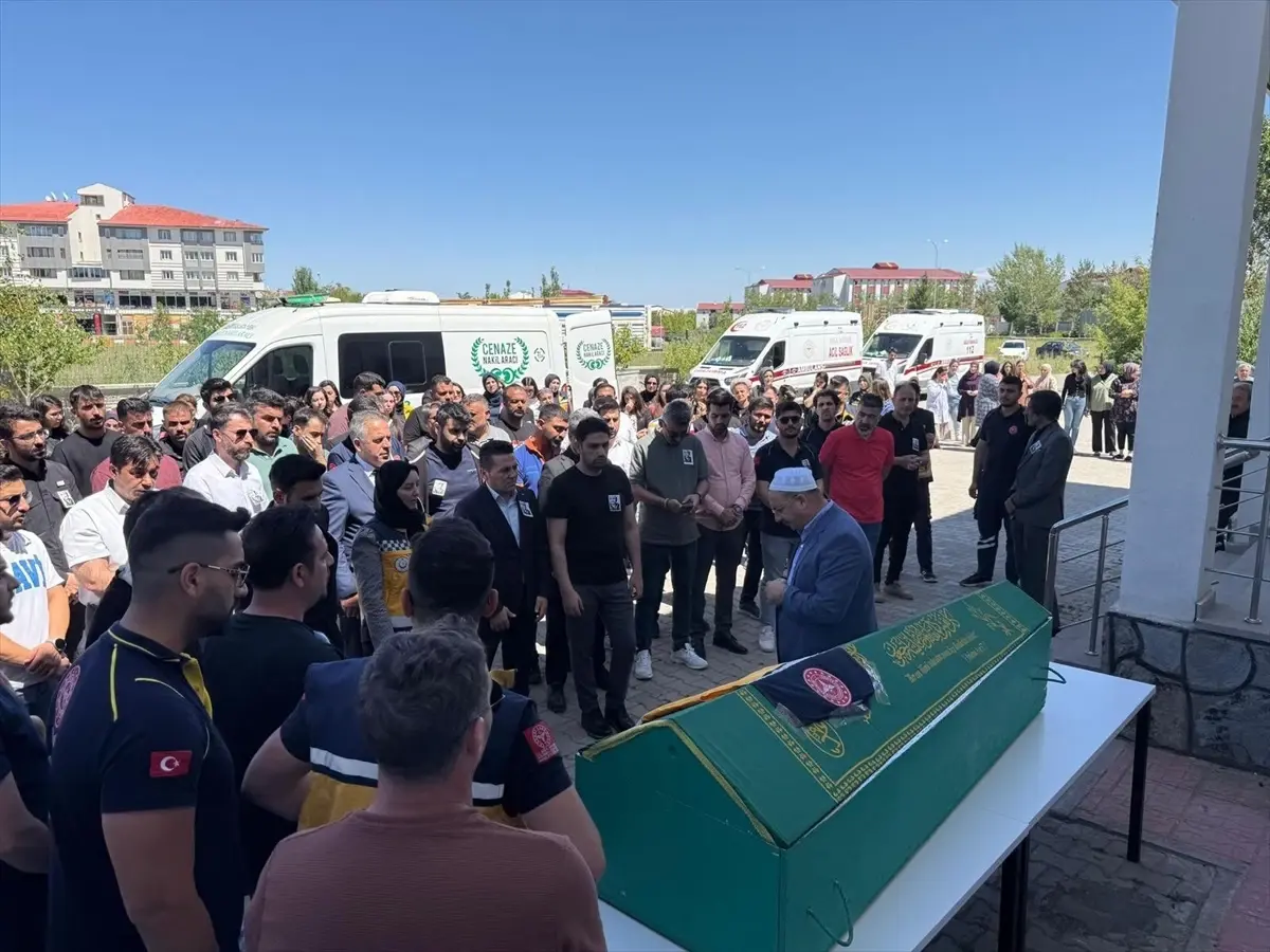 Ağrı\'da Trafik Kazası: Acil Tıp Teknisyeni Hayatını Kaybetti