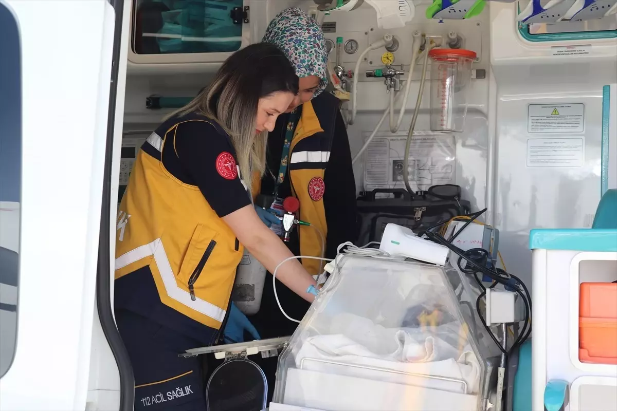 Ağrı\'da Prematüre Bebek Ankara\'ya Sevk Edildi