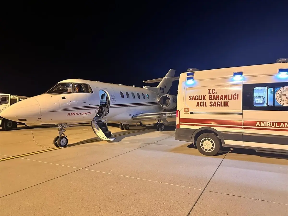 Ağrı\'da Trafik Kazası: 12 Yaşındaki Çocuk Ankara\'ya Sevk Edildi