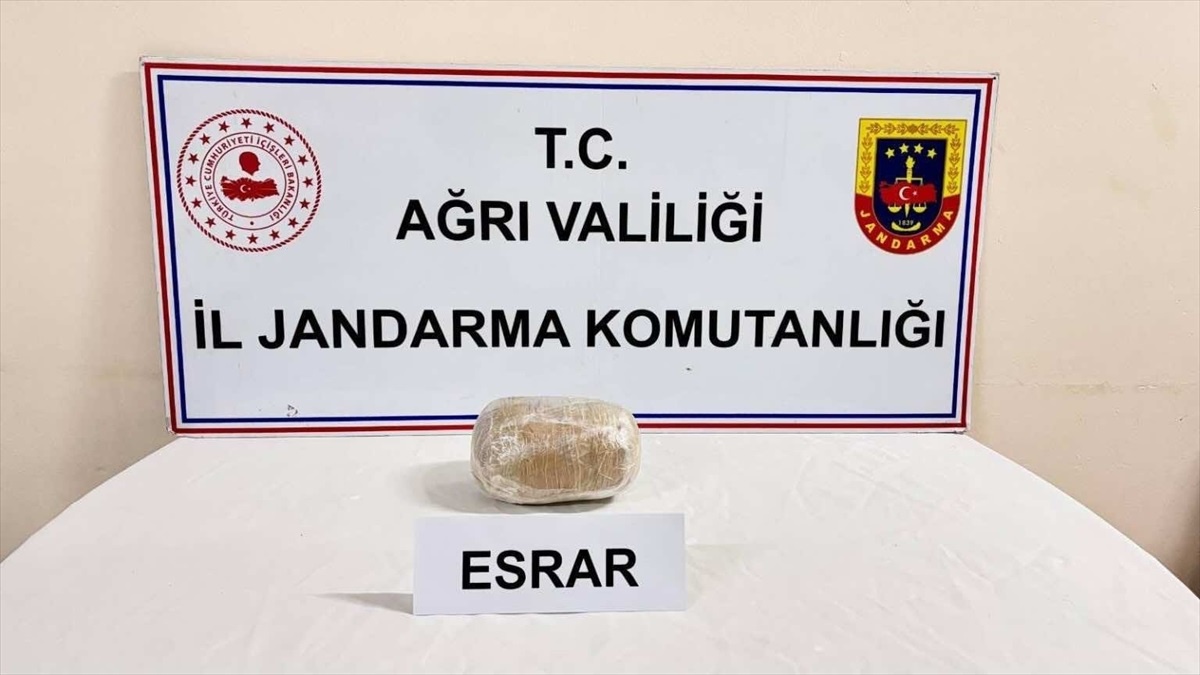 Ağrı\'da Uyuşturucu Operasyonu: 1 Kilo Esrar Ele Geçirildi