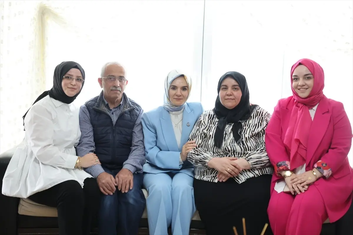 Aile ve Sosyal Hizmetler Bakanı Göktaş, Samsun\'da şehit ailesini ziyaret etti