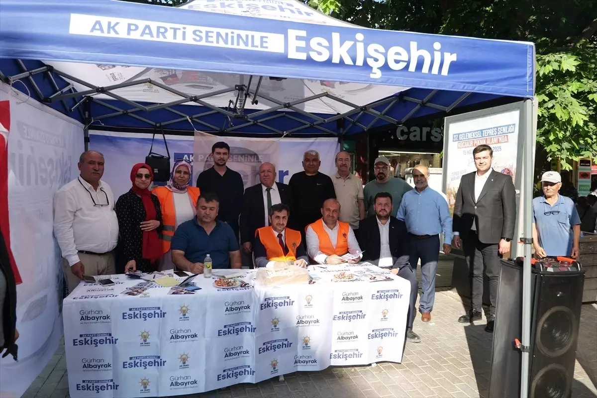 AK Parti Eskişehir teşkilatı, üye kayıt ve bilgilendirme stantları açtı