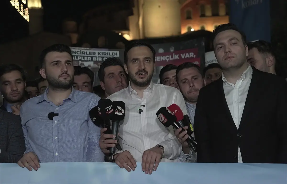 Gençlik Kolları Ayasofya\'ya Yürüdü