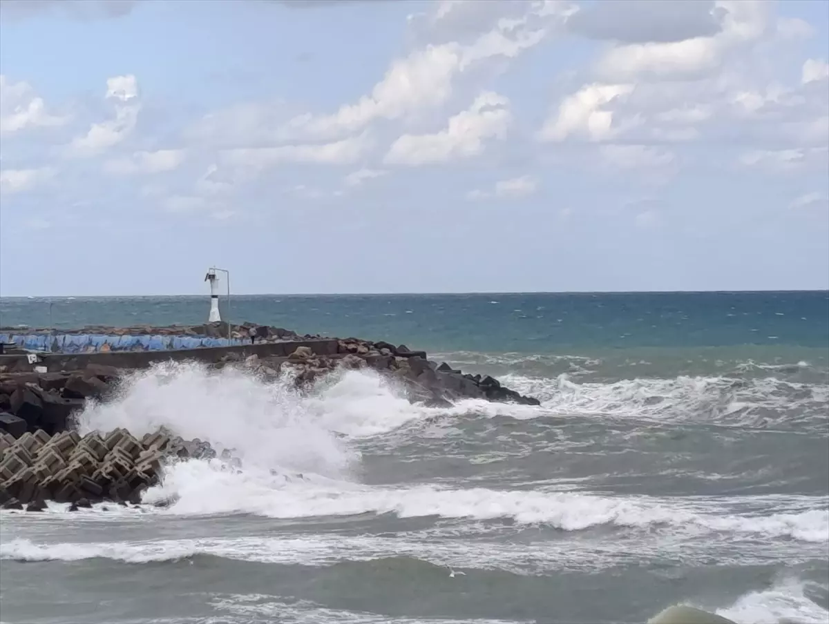 Akçakoca\'da Kuvvetli Rüzgar