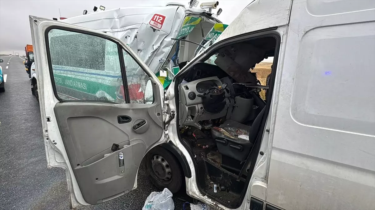Aksaray\'da trafik kazasında 2 asker şehit oldu, 1 kişi öldü