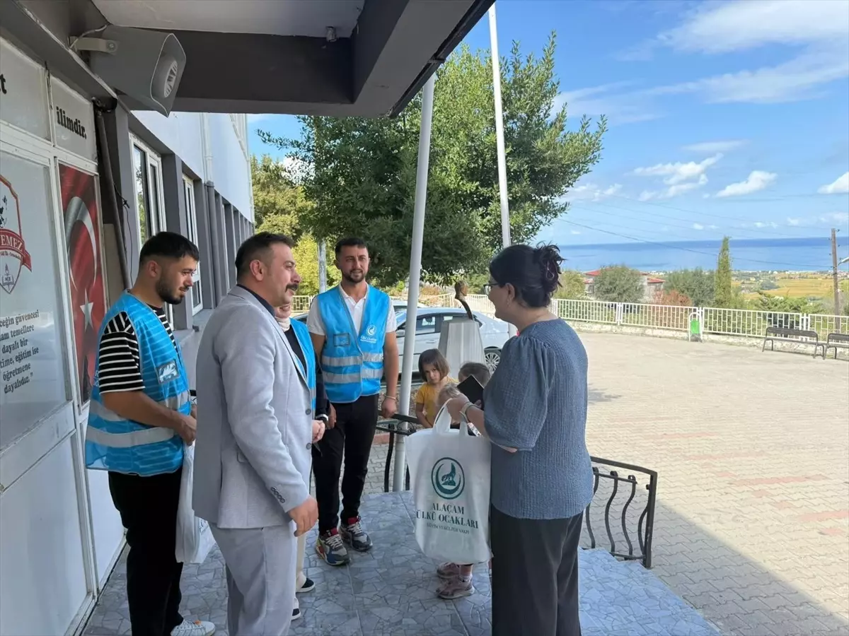 Alaçam\'da Anaokulu Öğrencilerine Kırtasiye Yardımı
