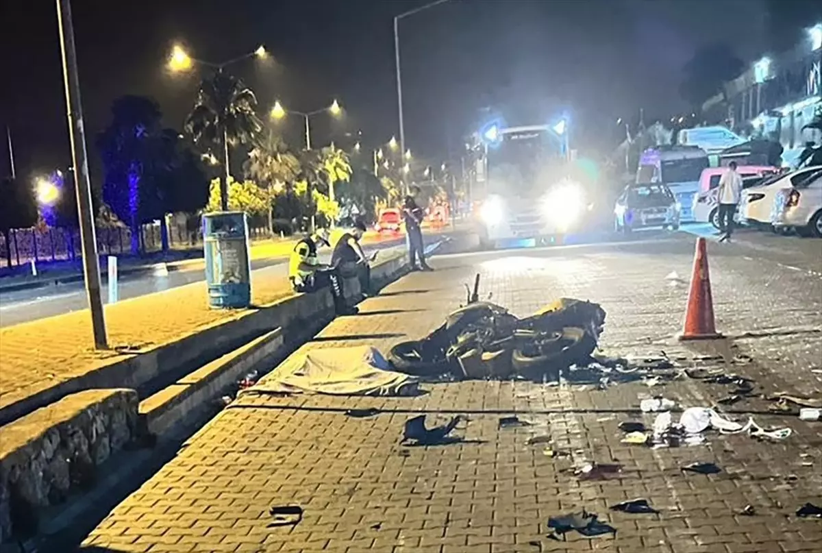 Alanya\'da Motosiklet Kazası: 2 Ölü
