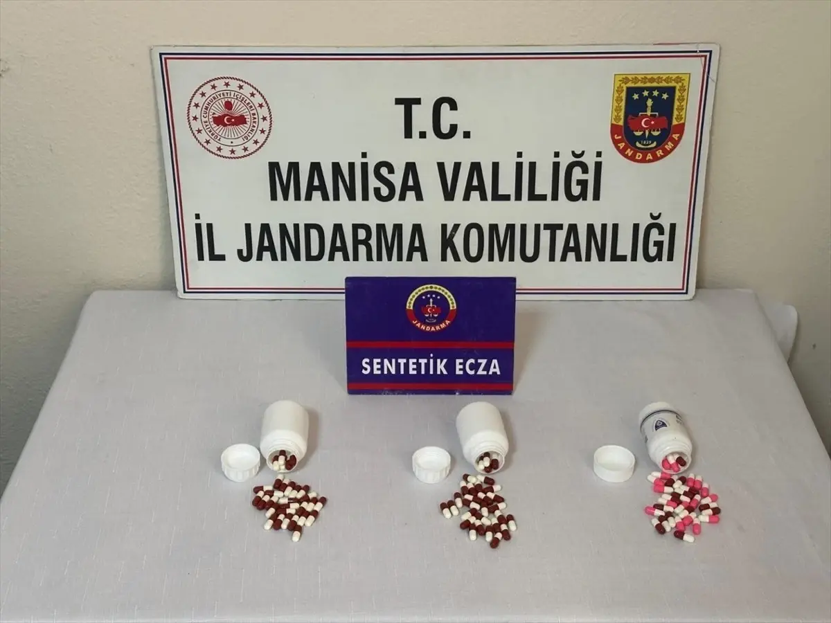 Manisa\'da Uyuşturucu ile İki Zanlı Gözaltına Alındı