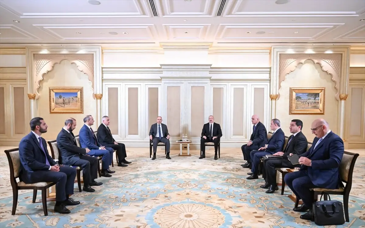 Aliyev ve Paşinyan\'dan Abu Dabi\'de Barış Görüşmesi