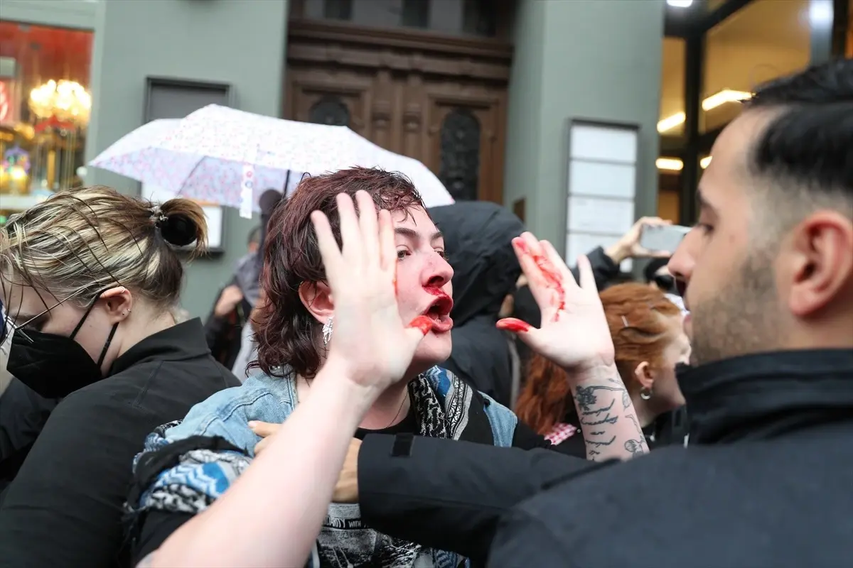 Berlin\'de "İsrail" protestosuna polisten sert müdahale: 8 gözaltı