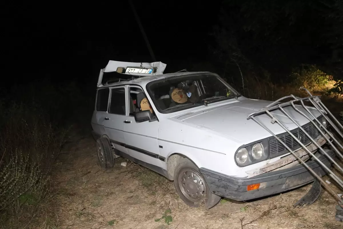 Amasya\'da Ağaçlara Çarpan Otomobilde 7 Yaralı