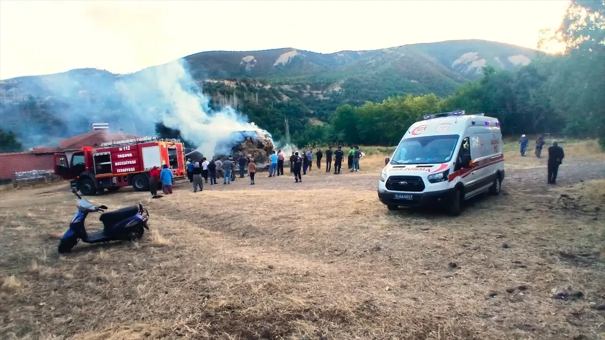 Taşova\'da Yangın: Bin Balya Saman ve Araç Kül Oldu