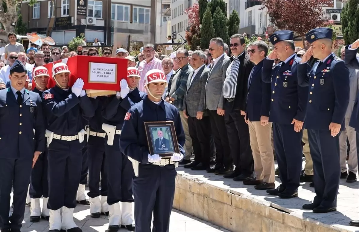 Kıbrıs Gazisi Mahmut Okut\'un Cenazesi Defnedildi