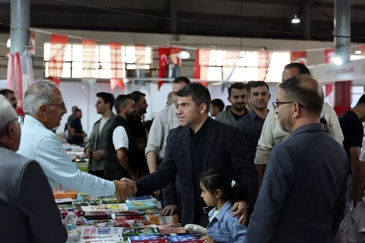 Vali Bakan Alpaslan Köyü Müzesi\'ni Ziyaret Etti