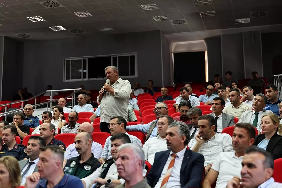 Vali Bakan, Muhtarlarla Toplandı
