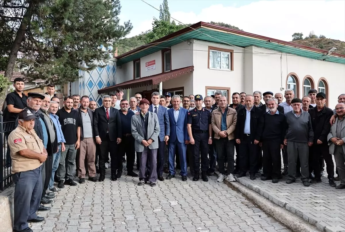 Amasya Valisi Bakan, Merzifon\'da temaslarda bulundu