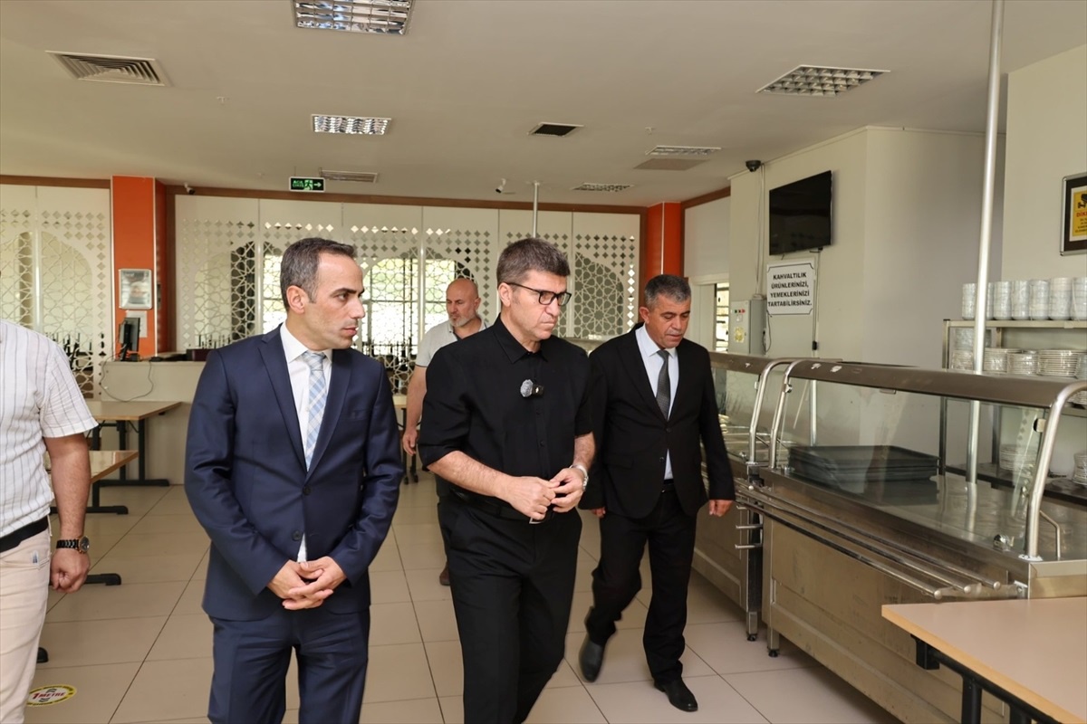 Vali Bakan\'dan Öğrenci Yurduna Ziyaret