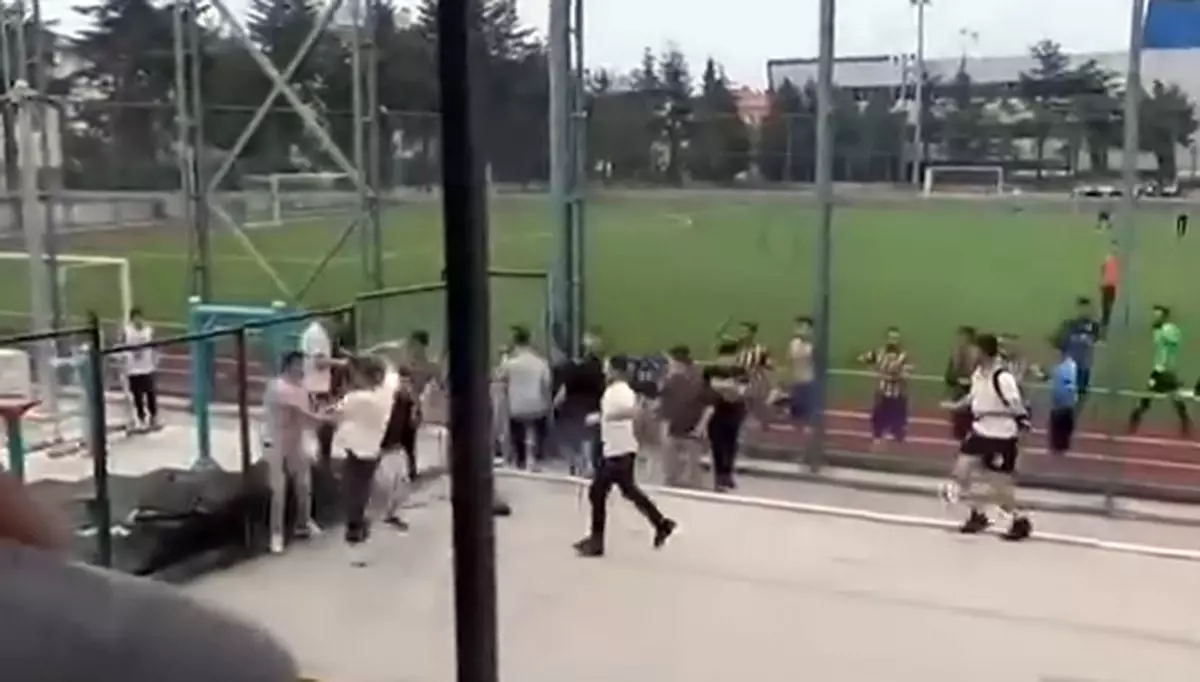 Isparta\'da Amatör Maçta Kavga: 2 Yaralı