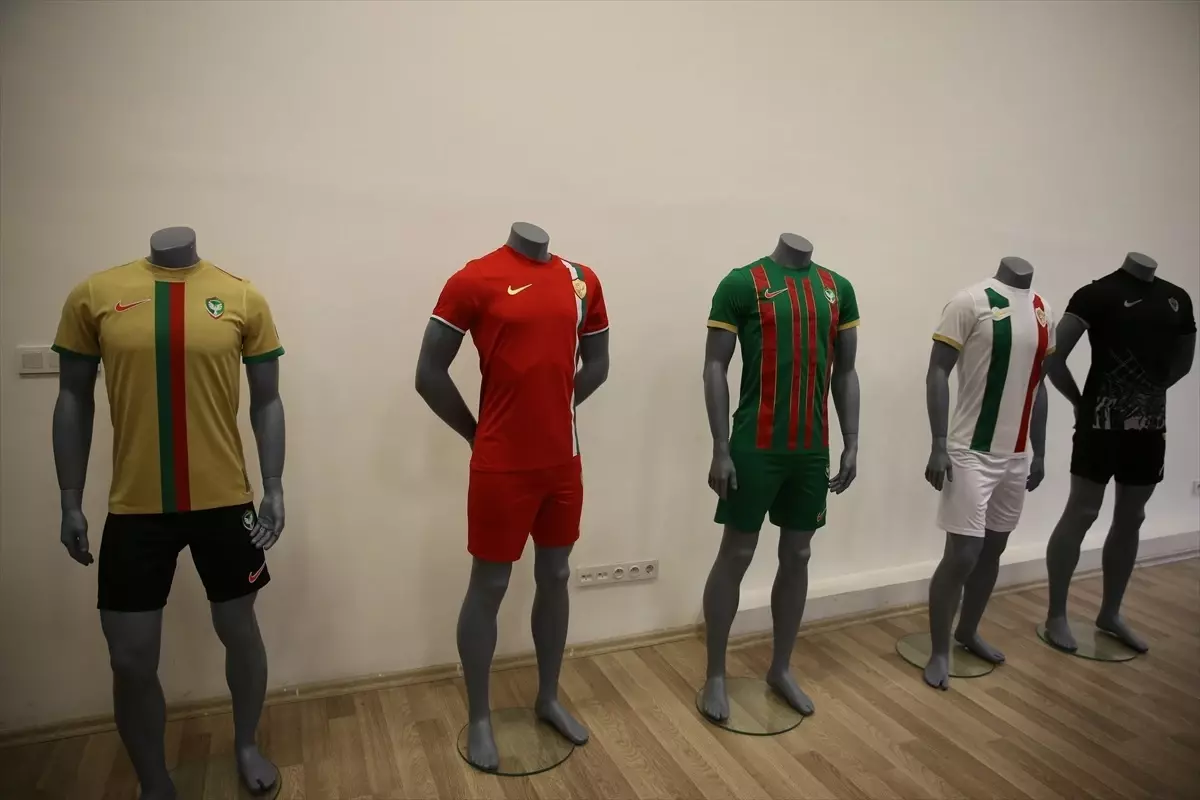 Amed Sportif Formalarını Tanıttı