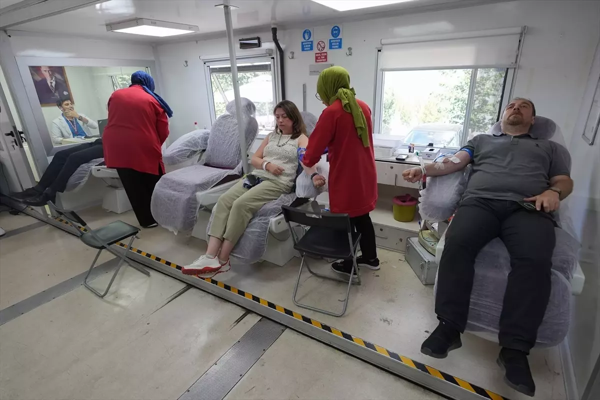 AA Çalışanlarından Kızılay\'a Kan Bağışı