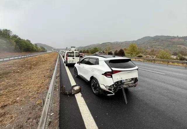 Aynı yolda 33 araç kazaya karıştı: 2 ölü, 15 yaralı