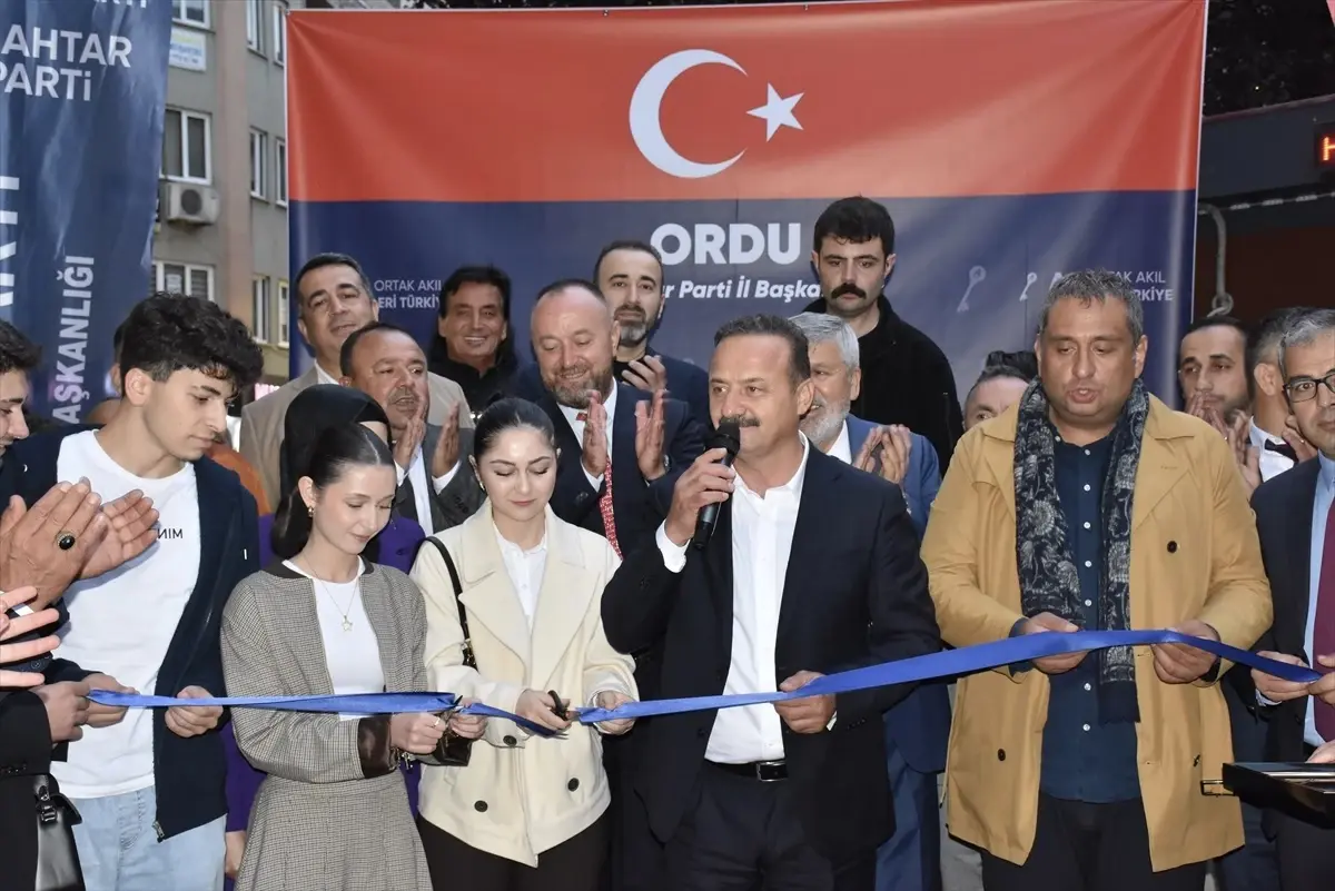 Ağıralioğlu Ordu\'da Halkla Buluştu