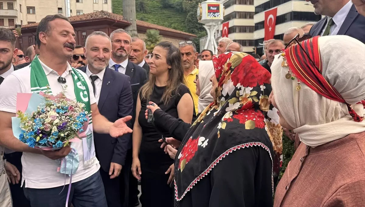 Ağıralioğlu Rize\'de Vatandaşlarla Buluştu