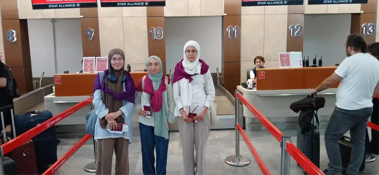 Anamur\'da Umreye Uğurlanan Öğrenciler