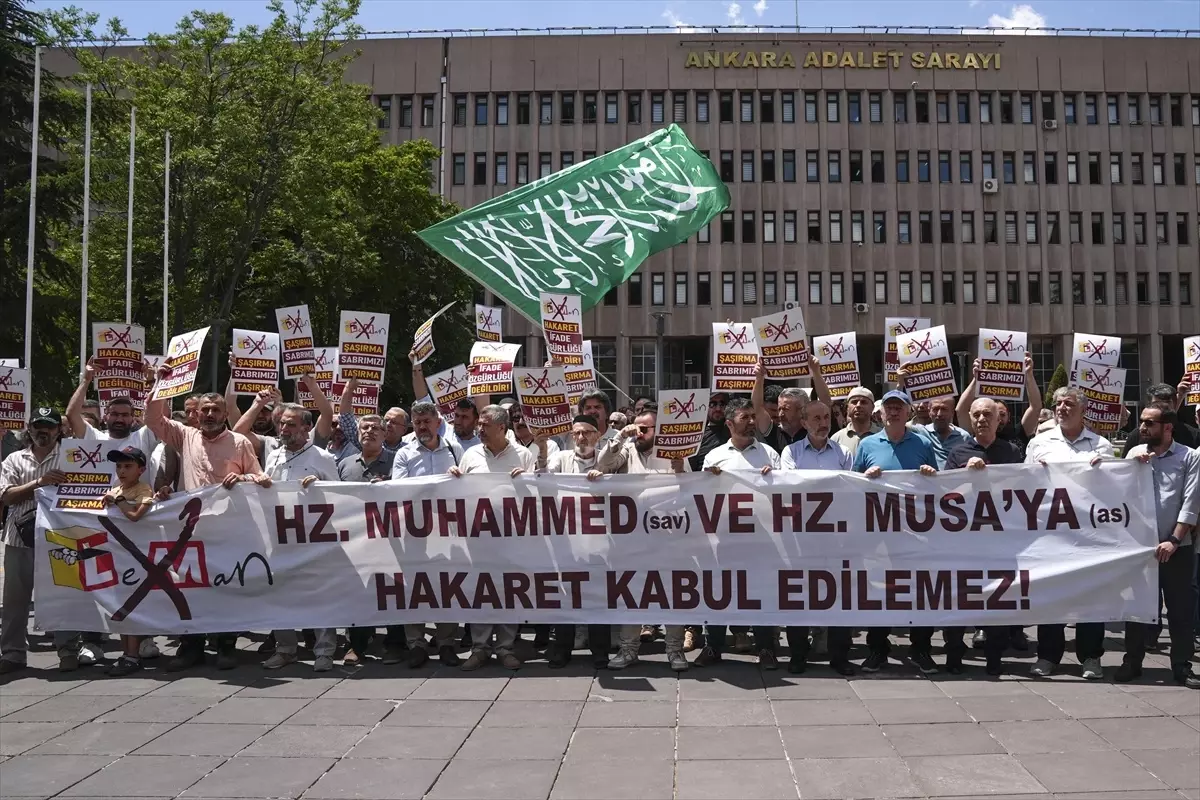 Ankara\'da Leman Dergisi\'ne Suç Duyurusu