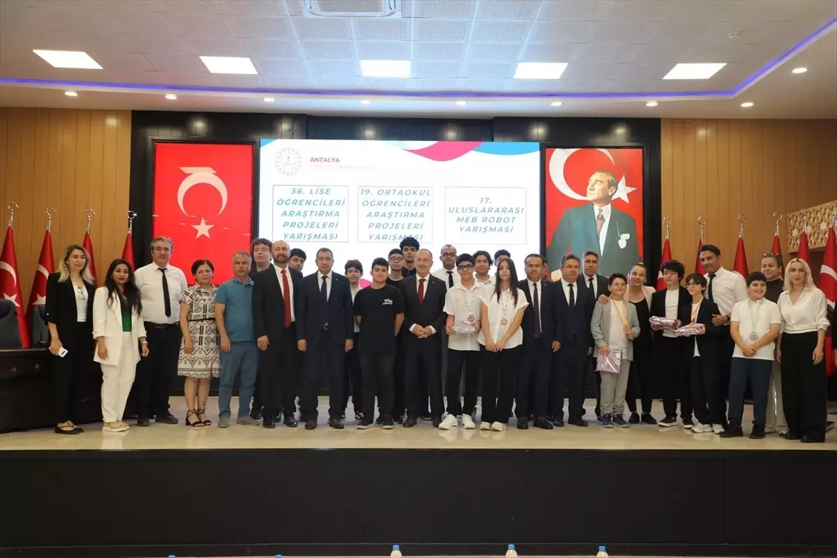 Antalya\'da Bilim Başarıları Ödüllendirildi