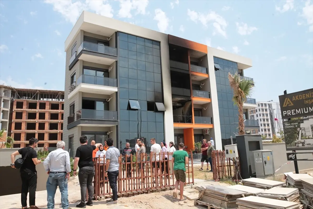 Antalya\'da Yangın: 1 Yaralı