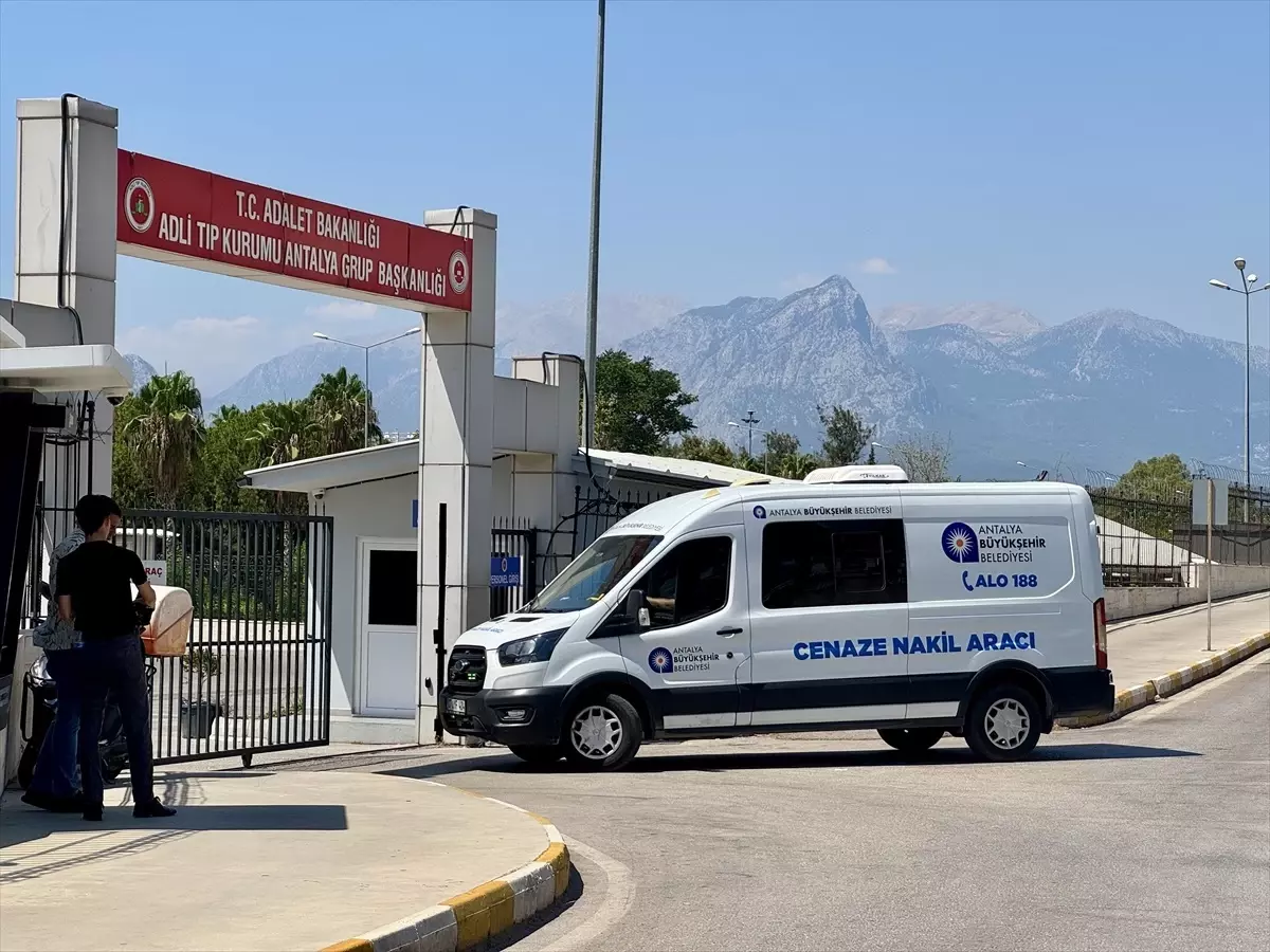 Antalya\'da Silahlı Kavga: 1 Ölü, 1 Yaralı